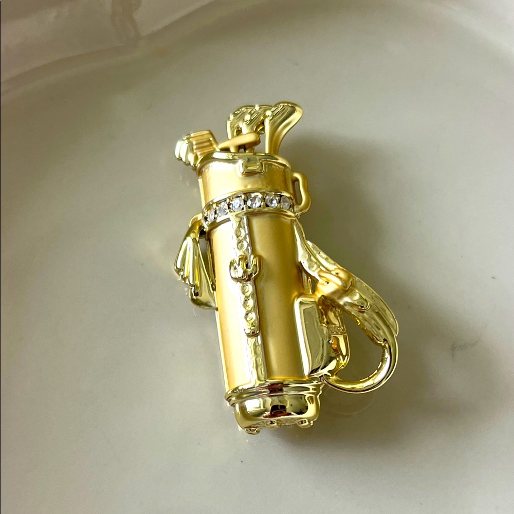 EUC gold tone golf bag and clubs 2.5” brooch pin